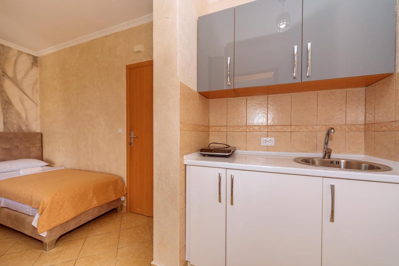 Ani Apartmani Dobra Voda Esterno foto